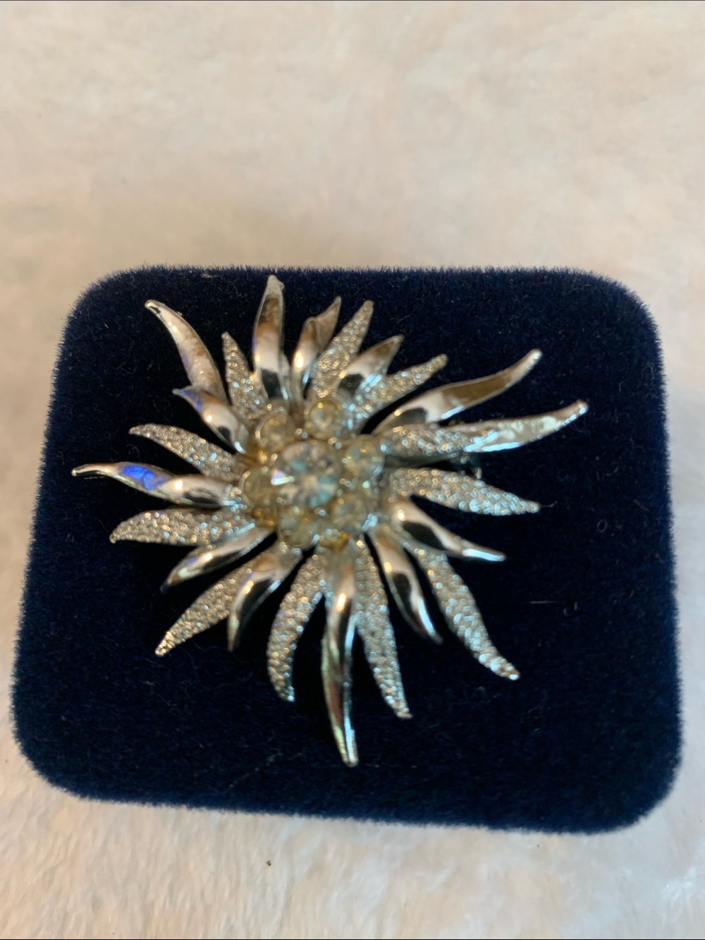 Silver Crystal Vintage Sunburst Brooch with Crystal gemstones a classic Like NEW